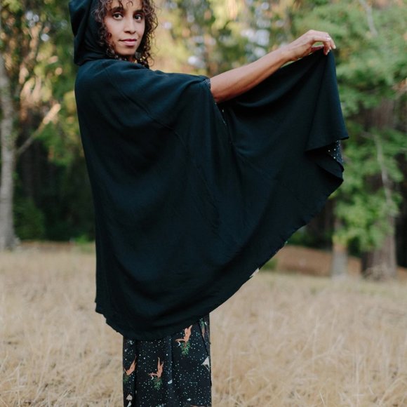 Hooded cape w/ unique "Protection Spell" reversible custom witch print - Picture 9 of 14
